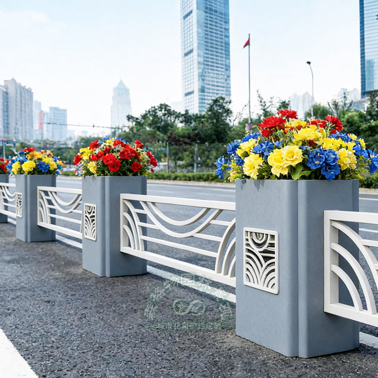 湖光山色中央道路隔離花箱護(hù)欄